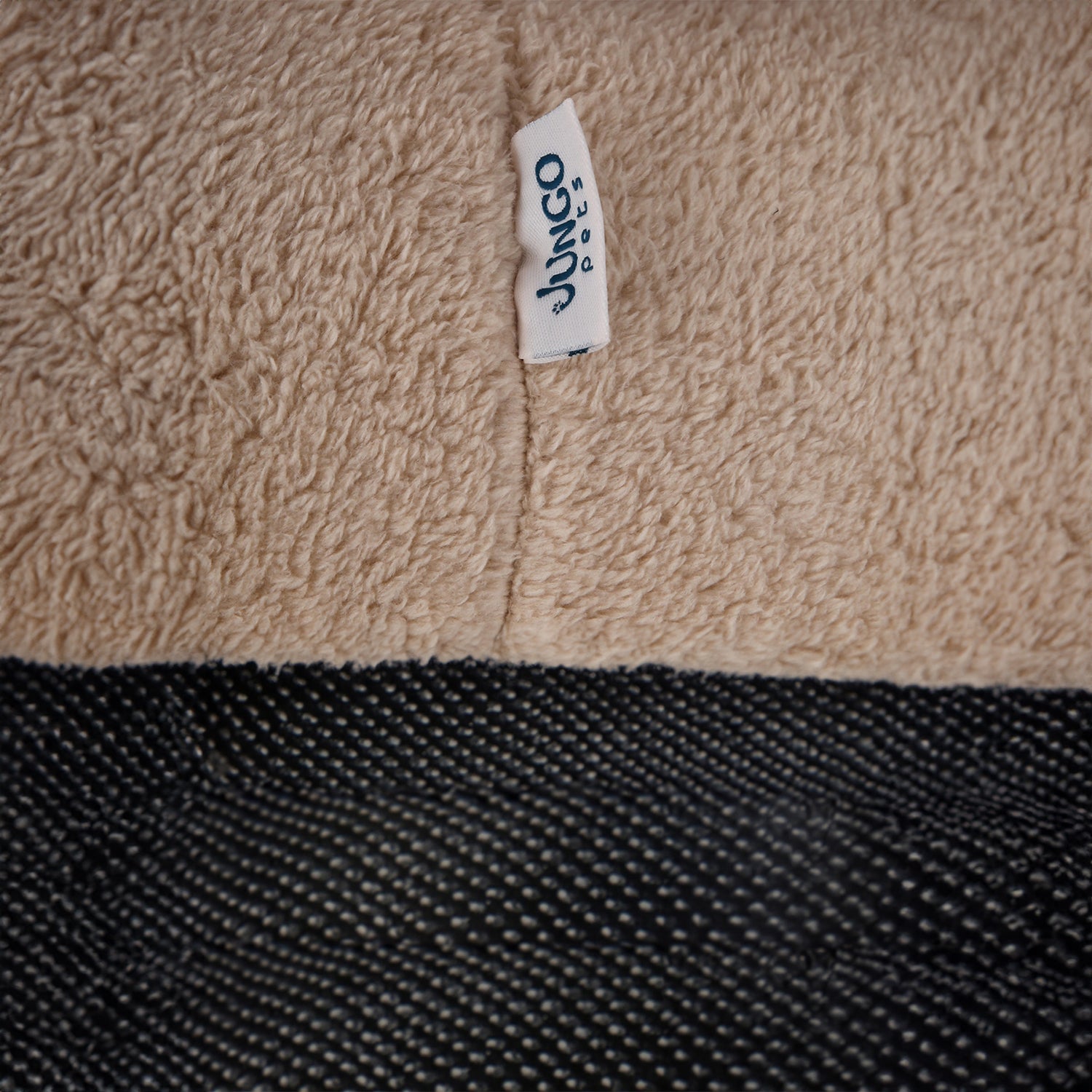 LUNA Donut-Shaped Soft and Comfortable Cat and Dog Bed